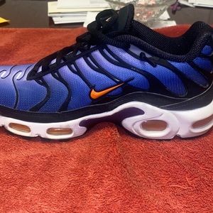 Size 7 Nike